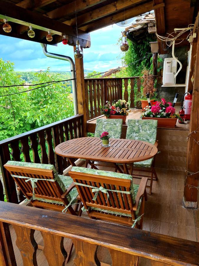 Arts Guest House -Beautiful Villa For 6 Persons 大特尔诺沃 外观 照片