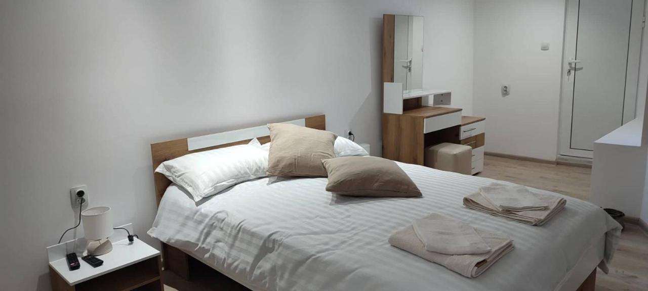 Arts Guest House -Beautiful Villa For 6 Persons 大特尔诺沃 外观 照片