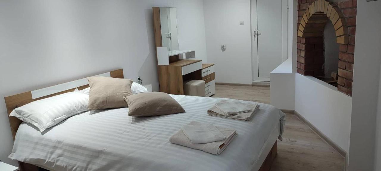 Arts Guest House -Beautiful Villa For 6 Persons 大特尔诺沃 外观 照片