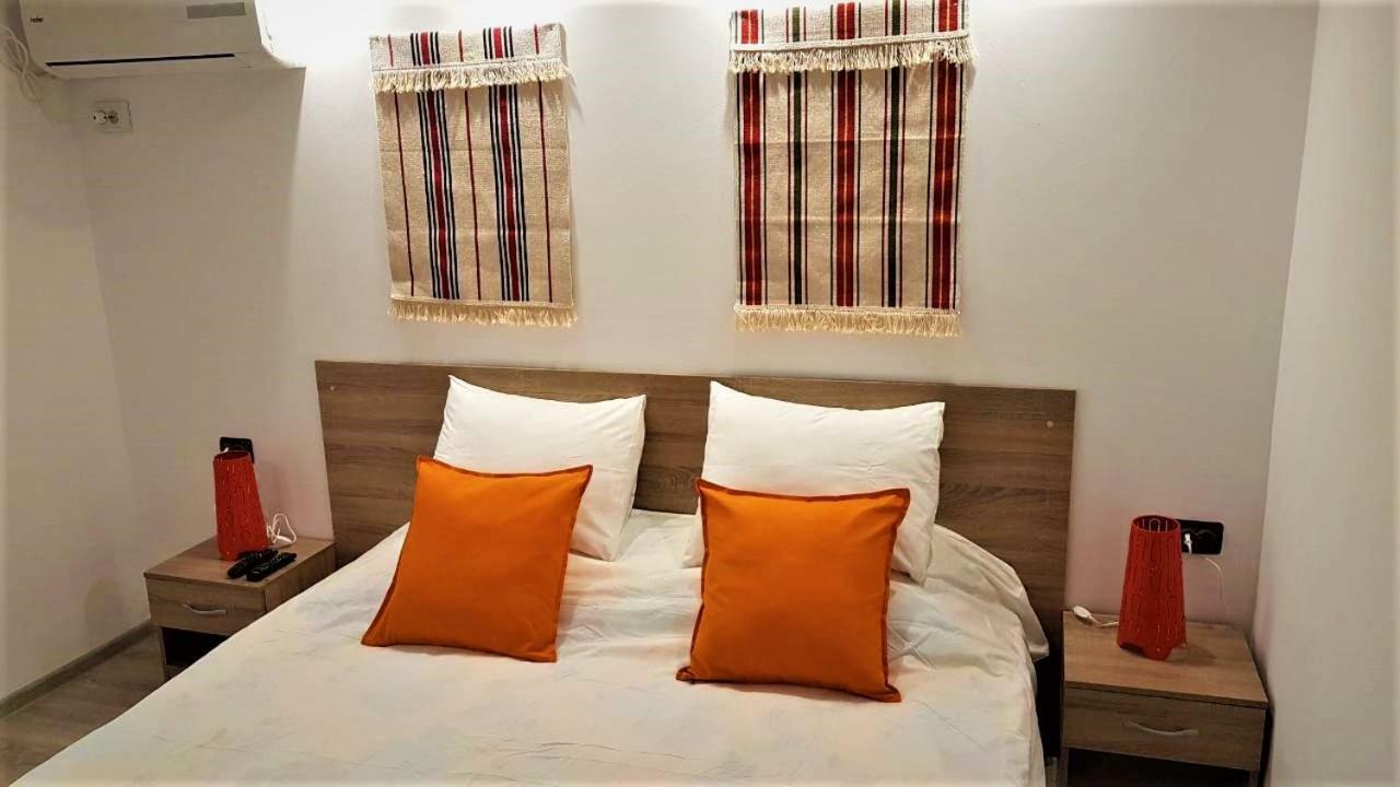 Arts Guest House -Beautiful Villa For 6 Persons 大特尔诺沃 外观 照片