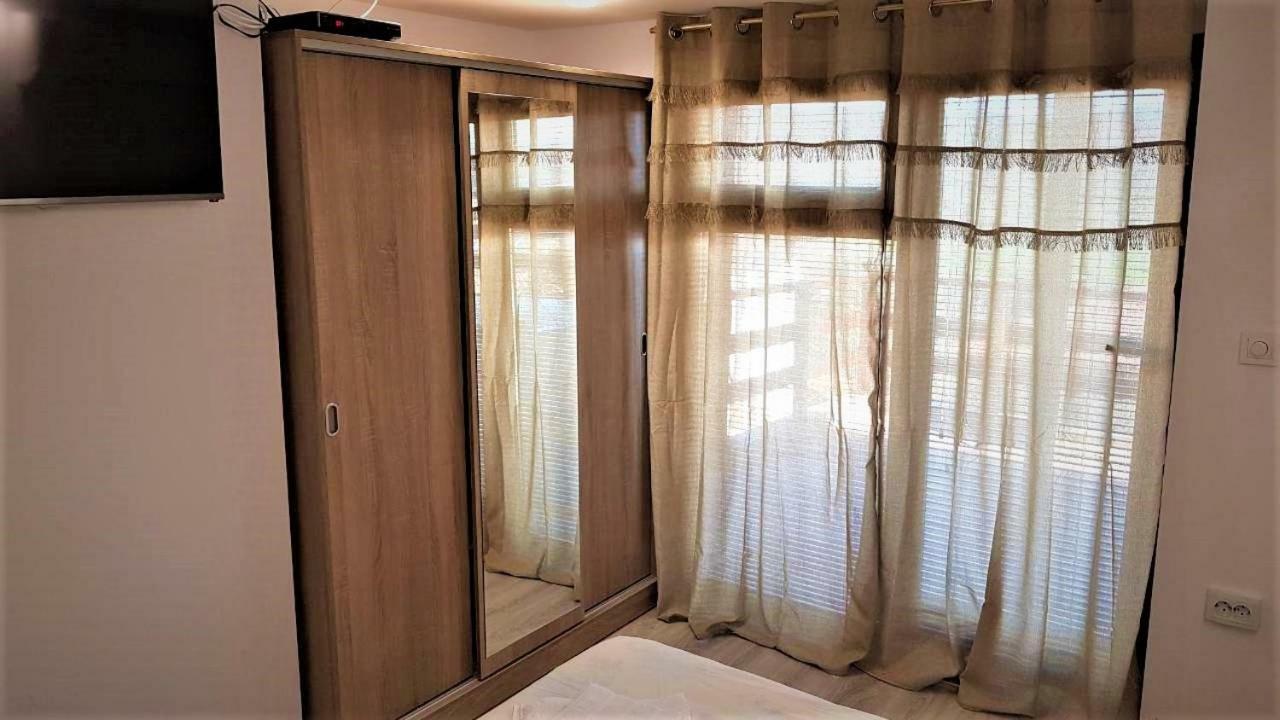 Arts Guest House -Beautiful Villa For 6 Persons 大特尔诺沃 外观 照片