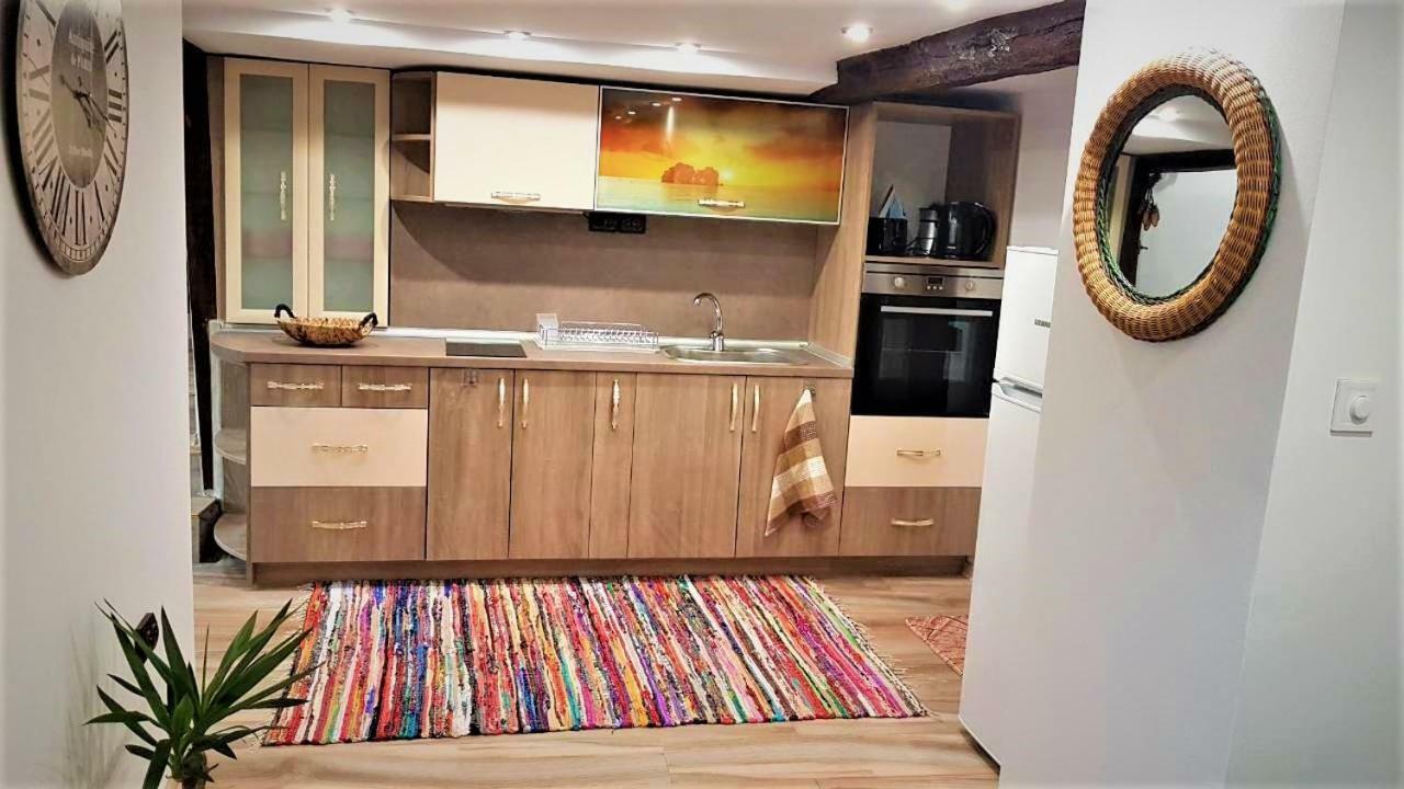 Arts Guest House -Beautiful Villa For 6 Persons 大特尔诺沃 外观 照片