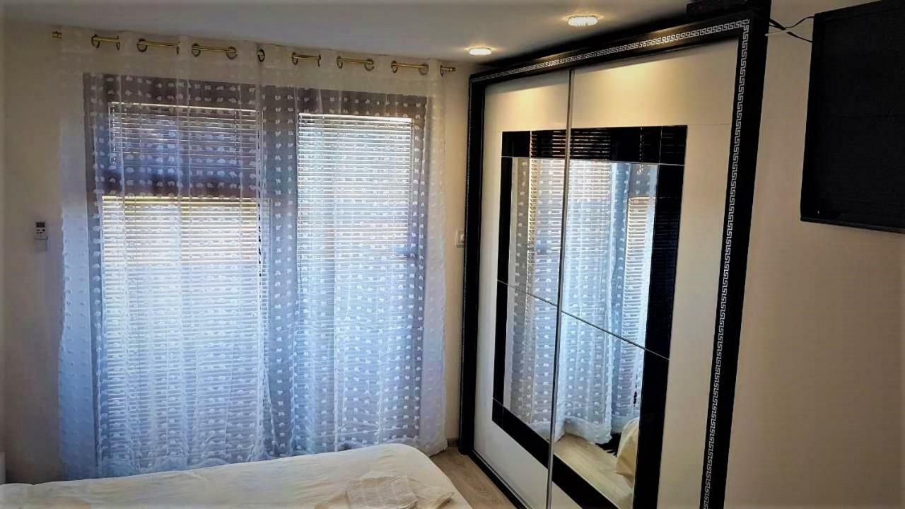 Arts Guest House -Beautiful Villa For 6 Persons 大特尔诺沃 外观 照片